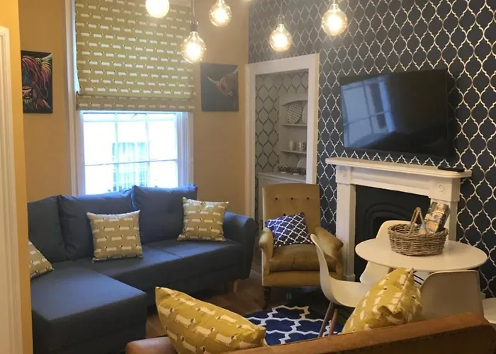 Central City Pad One Bedroom Plus Double Sofabed