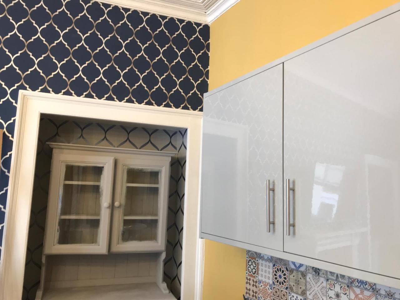 Central City Pad One Bedroom Plus Double Sofabed Apartment *