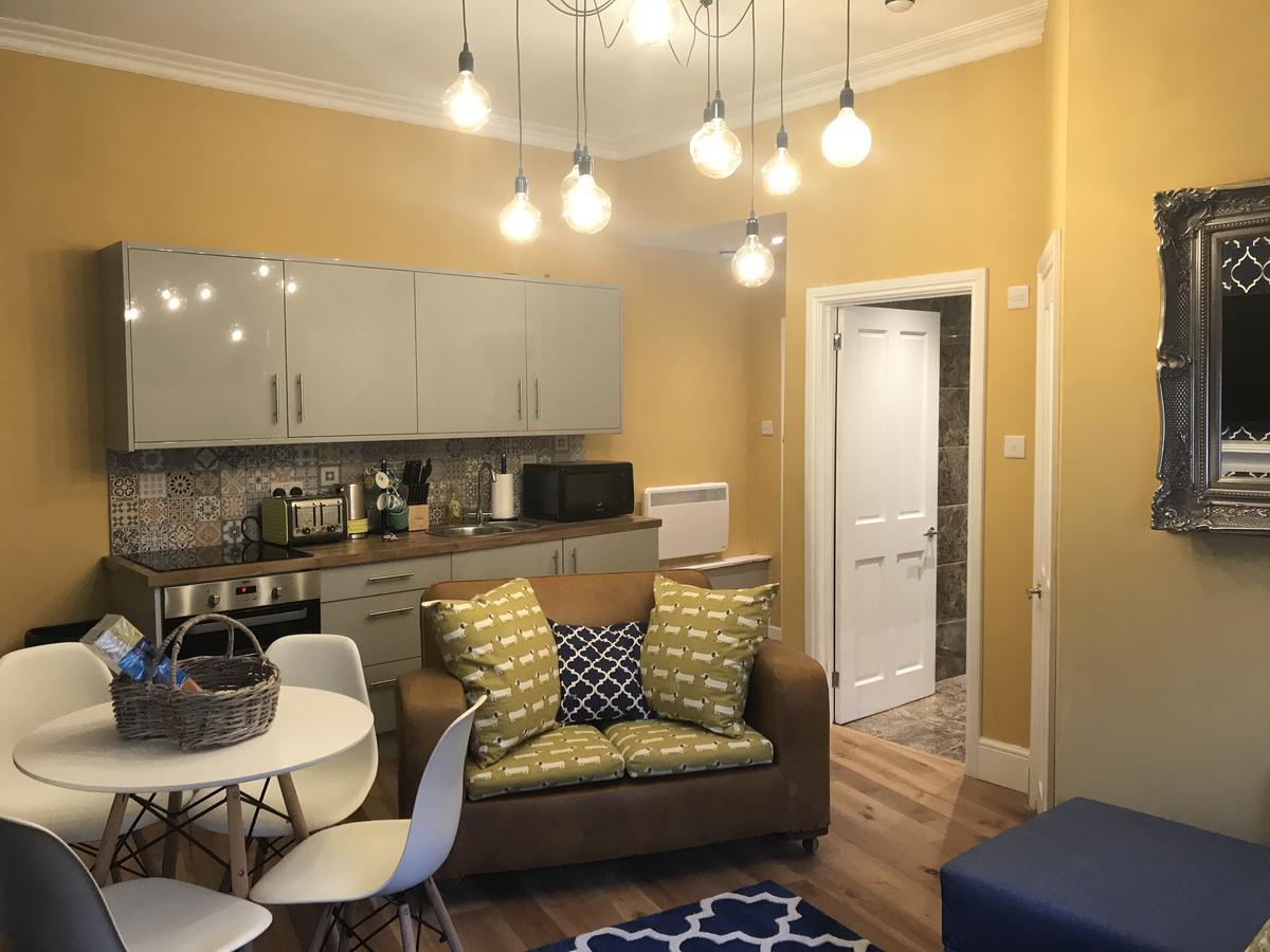 Central City Pad One Bedroom Plus Double Sofabed Apartment *